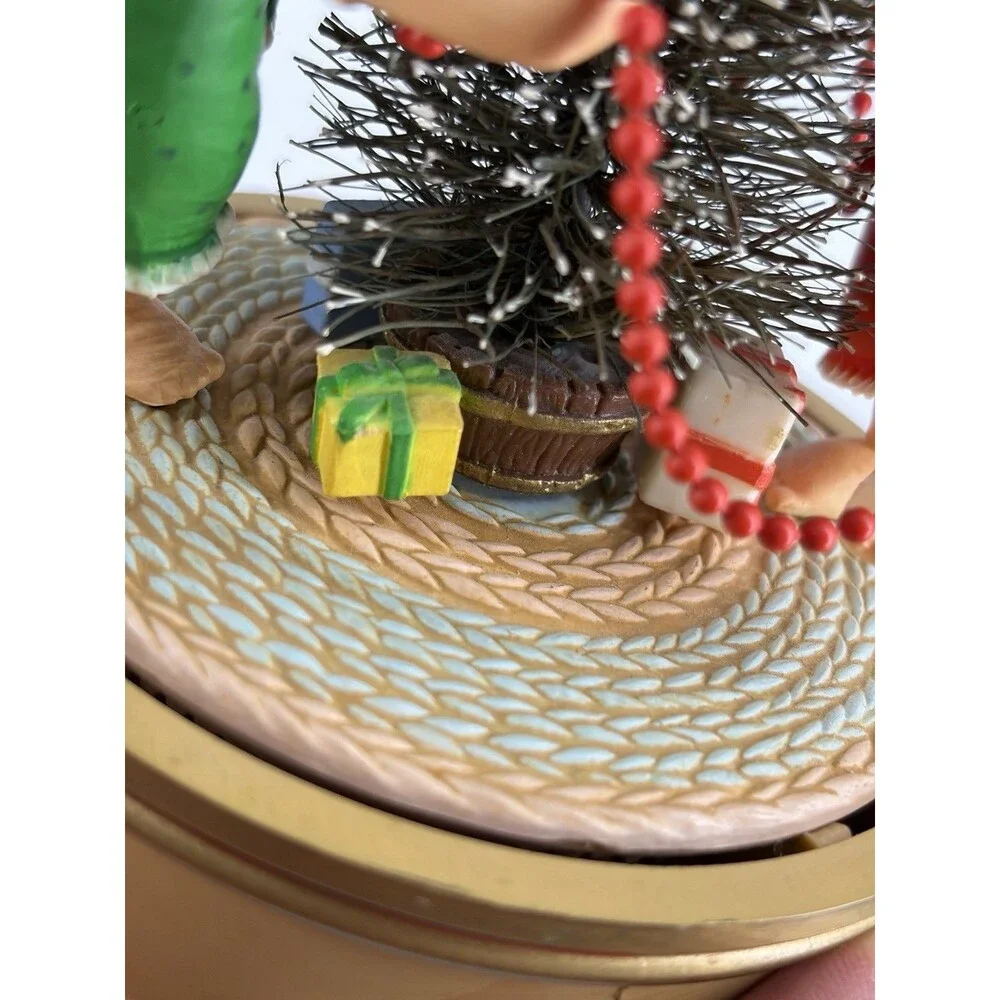 Vntg Hallmark Betsey Clark Melody-Go-Round Christmas Revolving Music Box Kitschy